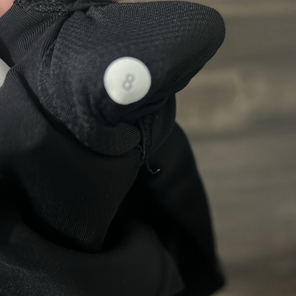 Lululemon Cropped Leggings-Black-Mesh Panels on Legs-Zippered Pockets-Size 8 - Picture 6 of 11